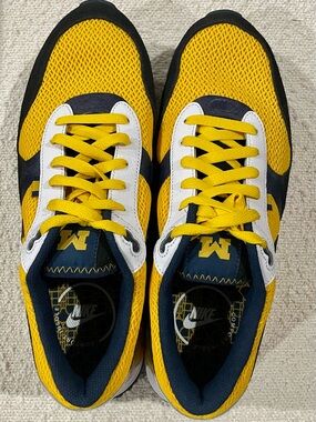 Nike Air Max Michigan Men’s 10.5 Yellow Navy White Low-Top Sneakers